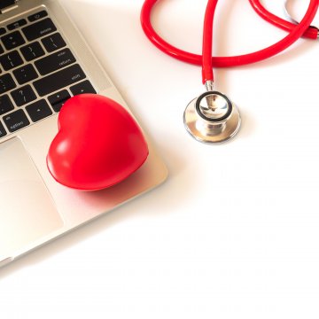 registry cleaner software regclean pro review laptop with red heart on it and red stethoscope to the right